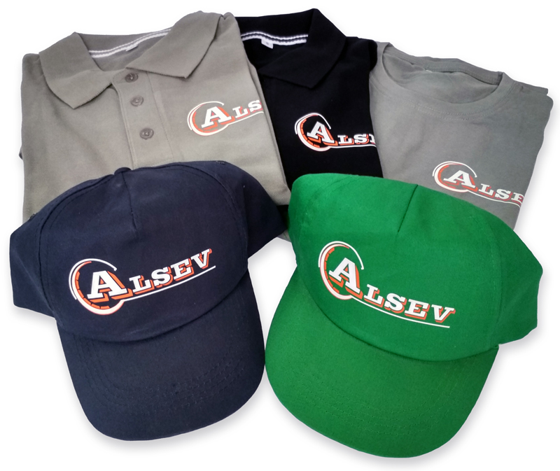 Нанесение логотипа Alsev на рубашки-поло, футболки Teesta и кепки Leo.