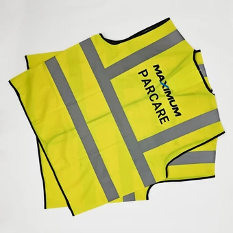 Светоотражающий жилет LYNX PLUS — логотип выполнен методом термоаппликации для компании MAXIMUM