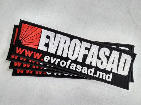 Машинная вышивка логотипа для Evrofasad. Размер нашивки 9 см х 29 см