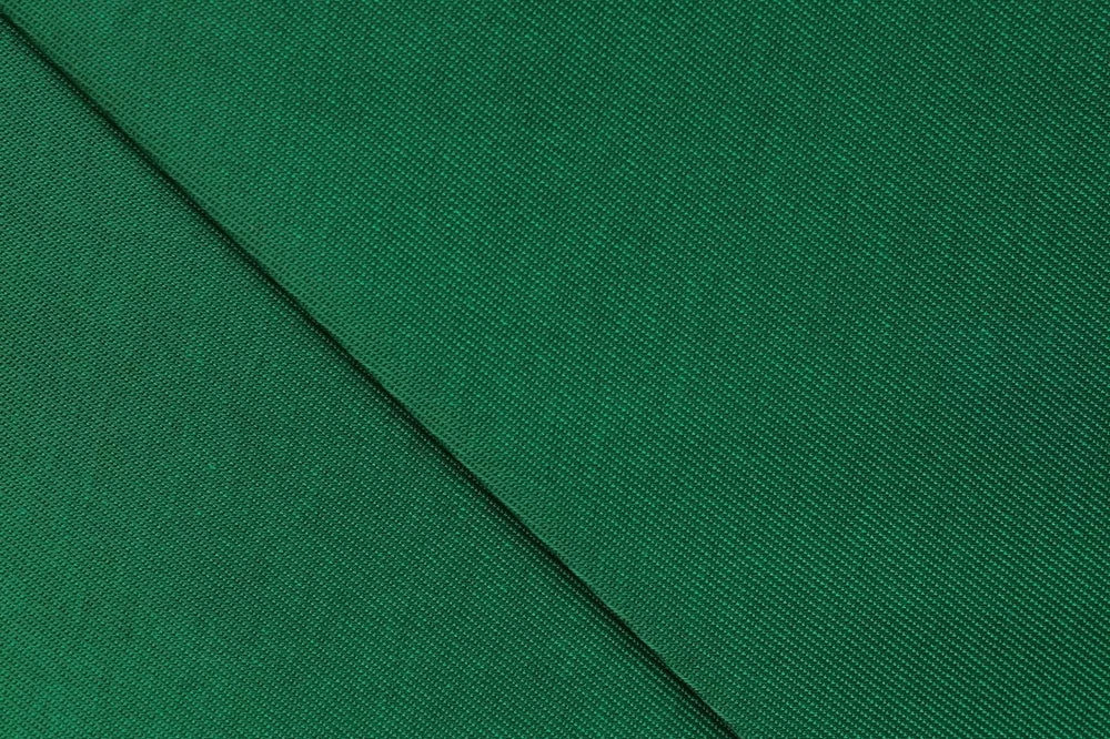 NEPTUN-245 Green 590 (245gsm | 50% Cotton (inside), 50% Polyester (outside) | Twill 3/1)