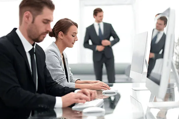 https://api.soling.md/media/solutions/pngtree-workers-use-computers-in-the-banks-front-room-photo-image_42161548.webp